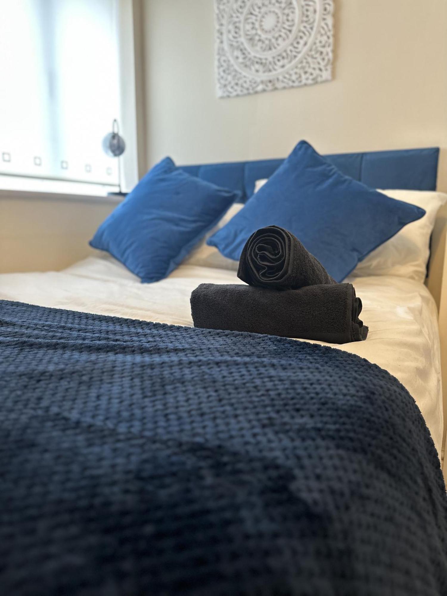 2 Bdr City Centre Apartment With Parking 卡迪夫 外观 照片