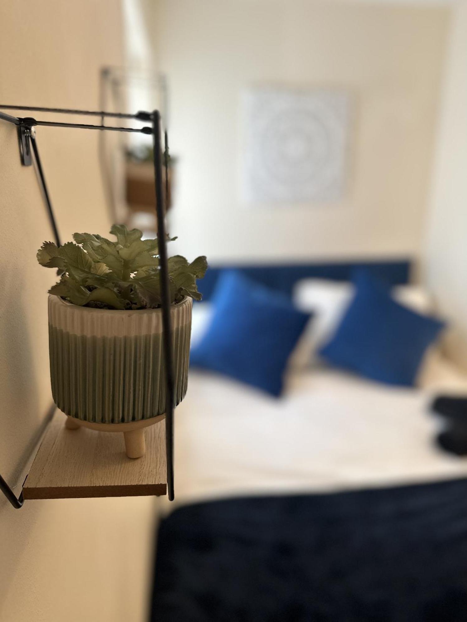 2 Bdr City Centre Apartment With Parking 卡迪夫 外观 照片