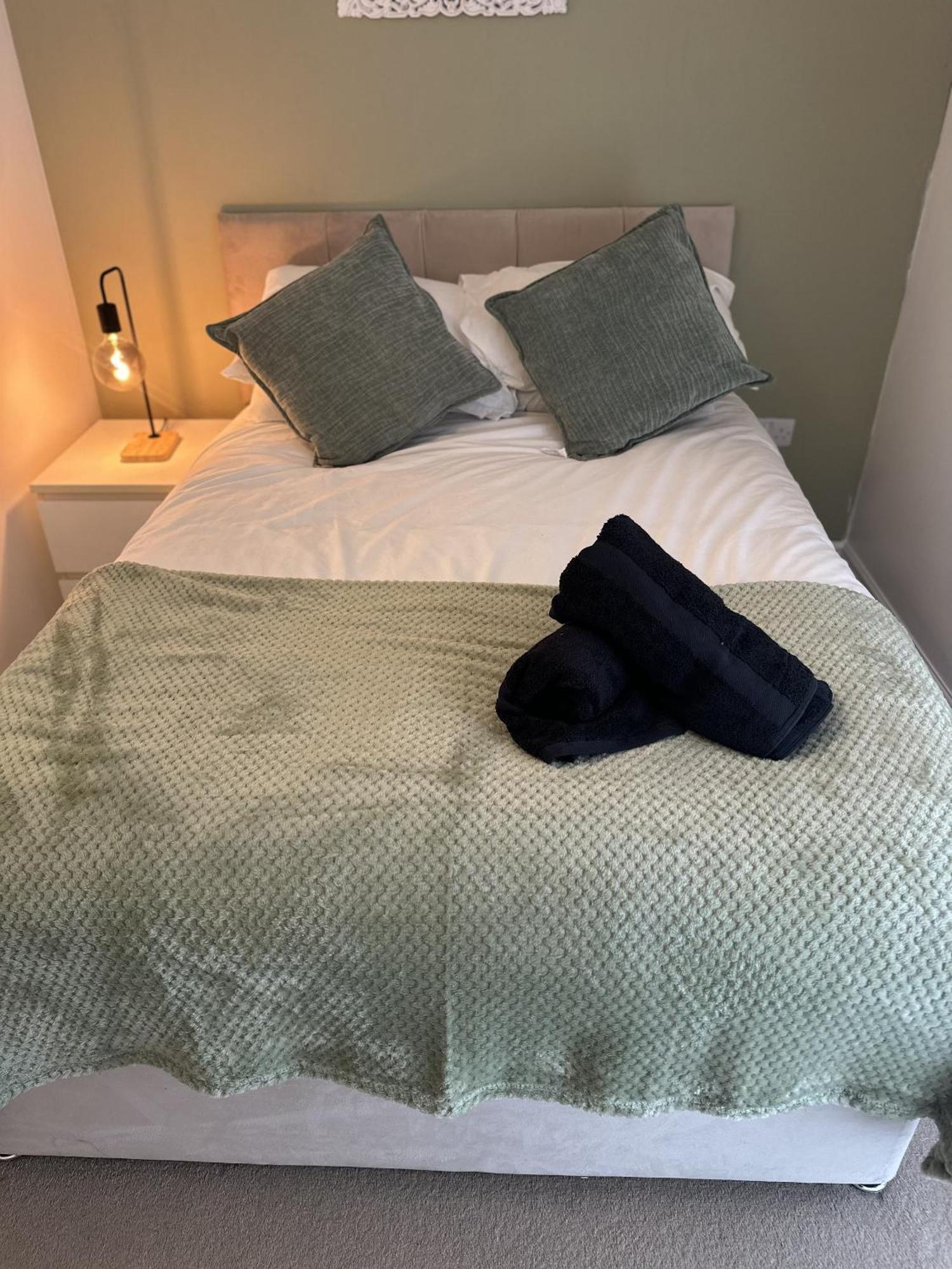 2 Bdr City Centre Apartment With Parking 卡迪夫 外观 照片