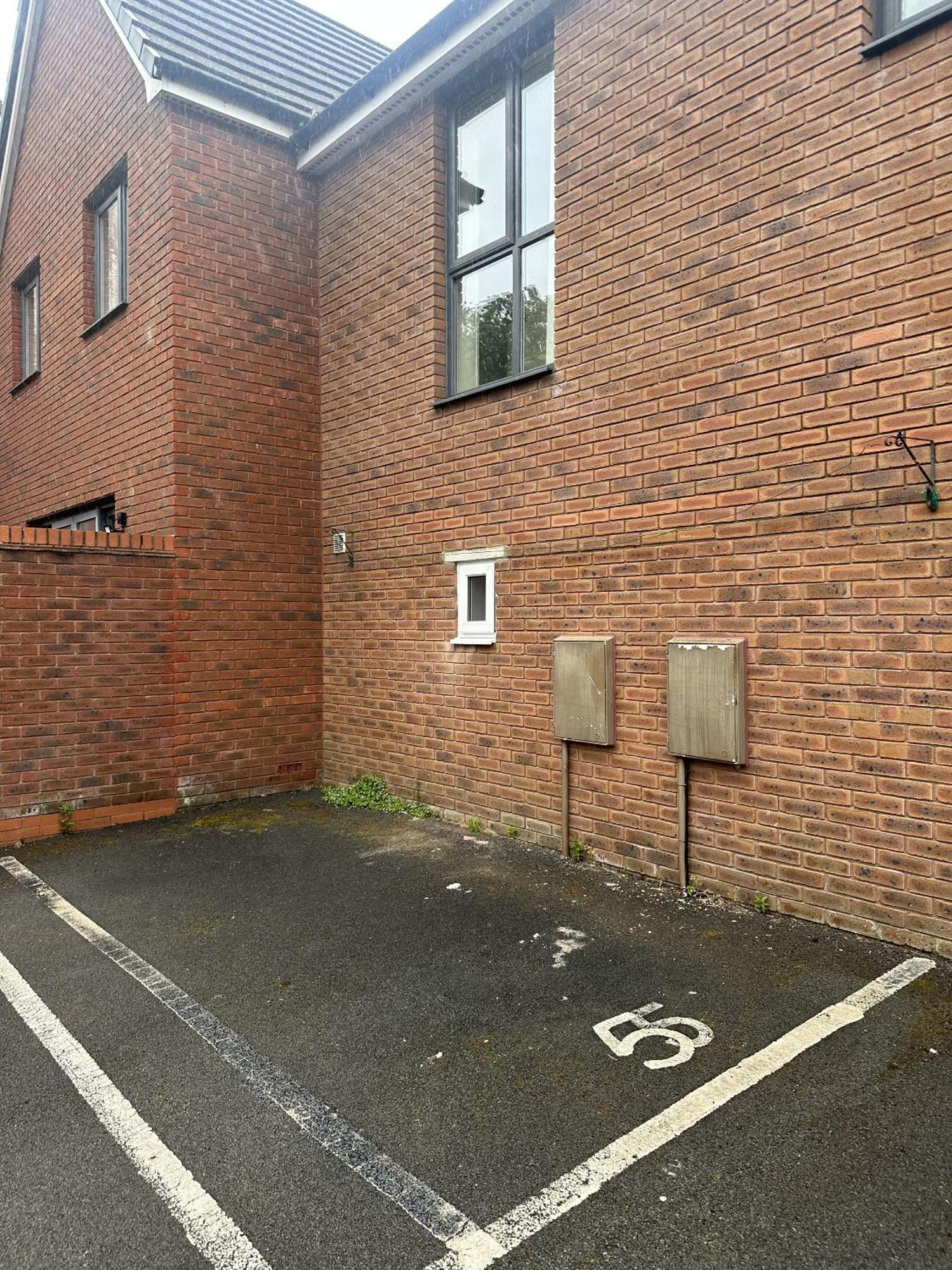 2 Bdr City Centre Apartment With Parking 卡迪夫 外观 照片